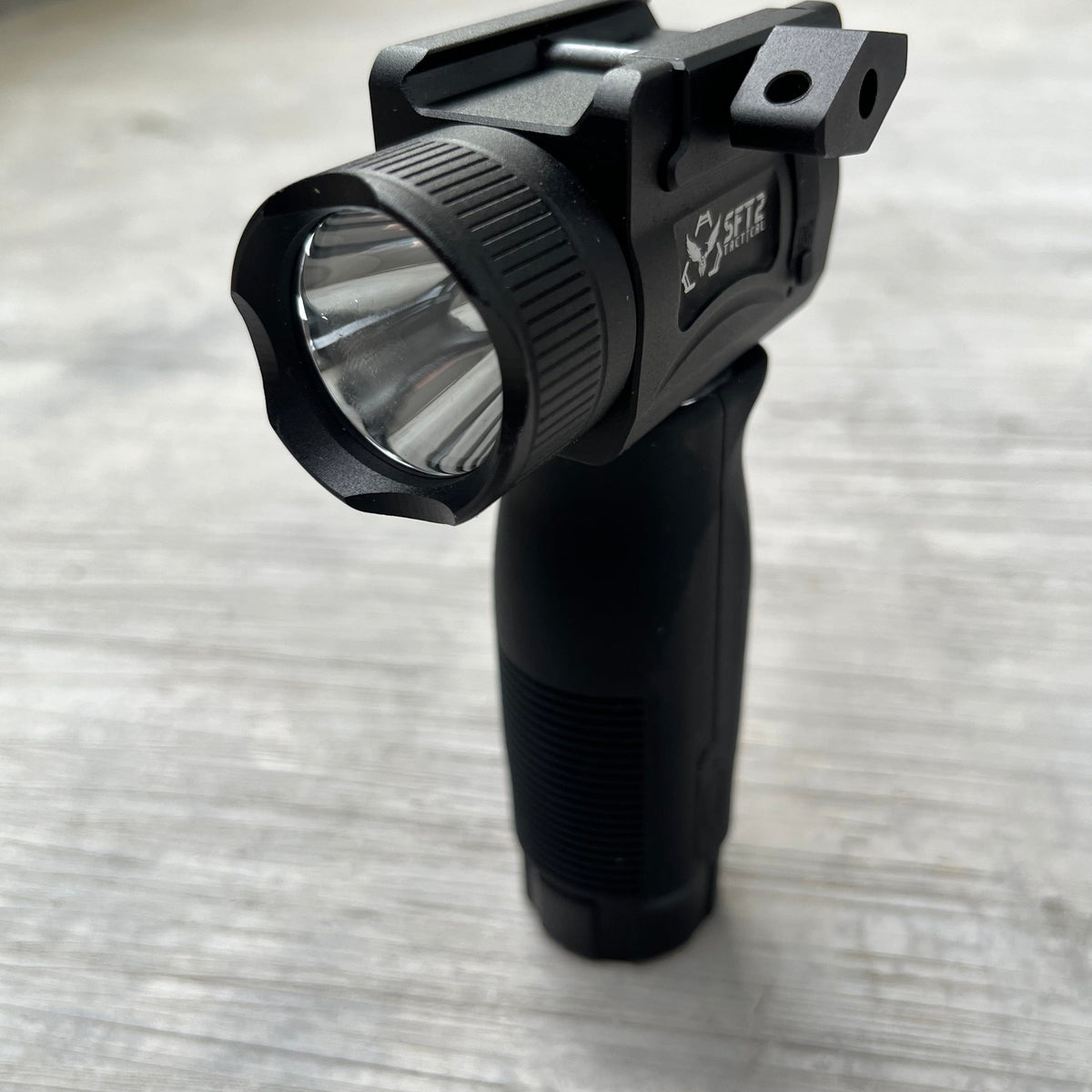 Vertical Foregrip 3 in 1 Flashlight (2000 Lumen)